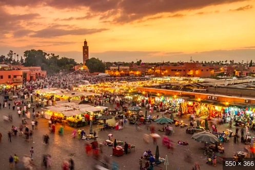Rencontre et chat à Marrakech : promenade à Jemaa el-Fna, jardin Majorelle et riad typique pour un rendez-vous