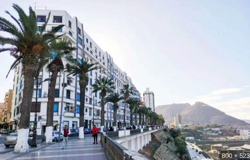 Rencontre et chat entre Marocains à Oran : la Corniche, Sidi El Houari et lieux de rencontre